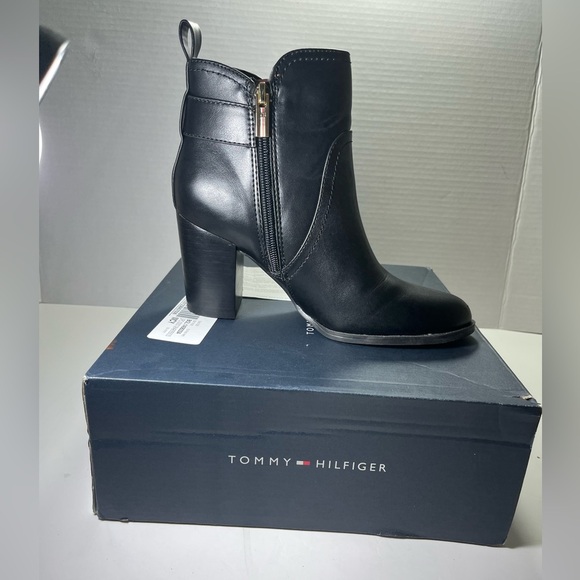 Daciee Bootie (Women)
Tommy Hilfiger - Picture 7 of 9